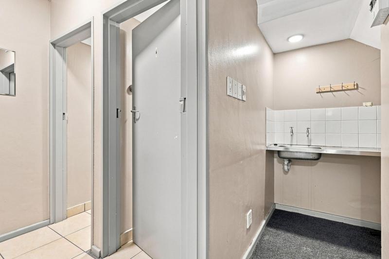 To Let Commercial Property for Rent in Pinelands Western Cape